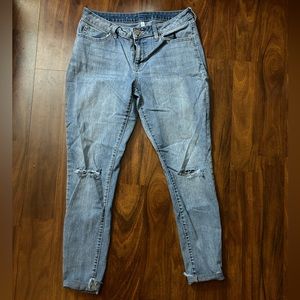 Jennifer Lopez Distressed Jeans ✨TAKING OFFERS✨